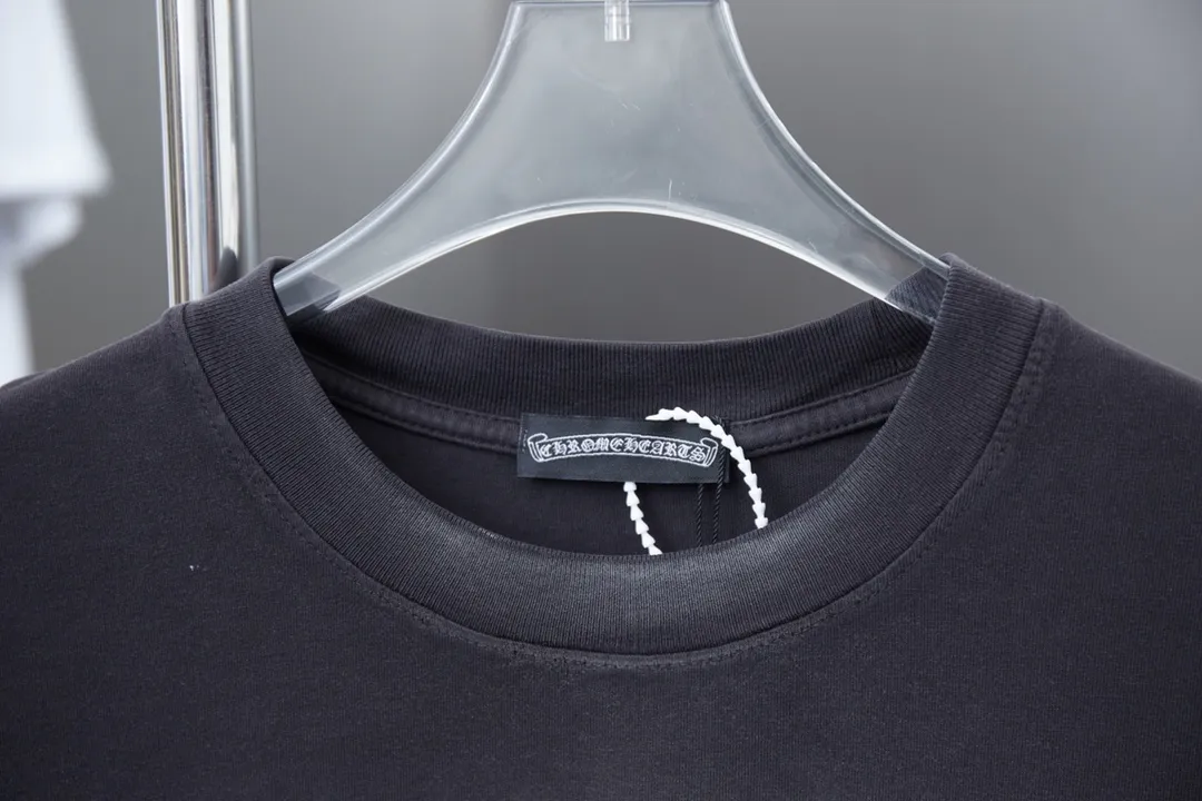🅿️220 Chrome Hearte 25SS early spring new model, denim patch contrasting letter logo printed short sleeves, light luxury, essential item for daily commuting for men and women, correct version, welcome to compare, detailed features · 280g 100% pure cotton double yarn jersey fabric · Custom dyed in the same cylinder, special thickened 32 count double-strand 1X1 thread · Cut denim splicing ➕ three-dimensional thick plate ➕ white ink direct-injection printing. Ready-made garments are dyed, then faded and fried with snowflakes, then washed to make them look old. Common washing improves the effect · Double-needle stitching across seams · Original main mark, washed tag, branded moisture-proof paper packaging Color: black/blue/white Size: S/M/L/XL